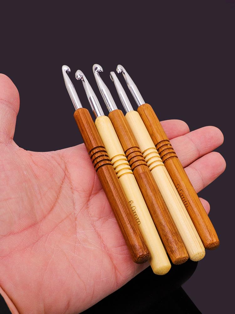 Set croșete din lemn rotunde pentru proiecte cu fir: Pulover, Păpușă, Papuci de casă și Pachet Material Tricotat