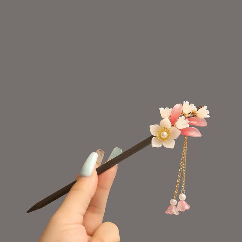 Elegant Red Rose Tassel Hairpin - U-shaped Hair Accessory for Women, Perfect for Updos and Traditional Attire.