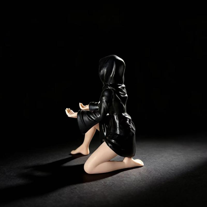 3D Printed Mysterious Black Robe Queen Desktop Pen Holder Multifunctional Organizer Unique Gift for Office Desk Decor