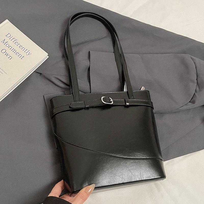 New Product Wholesale Fashion High Sense Korean Version Temperament Portable Bucket Bag Versatile Commuter Spice Girl Style Messenger Bag