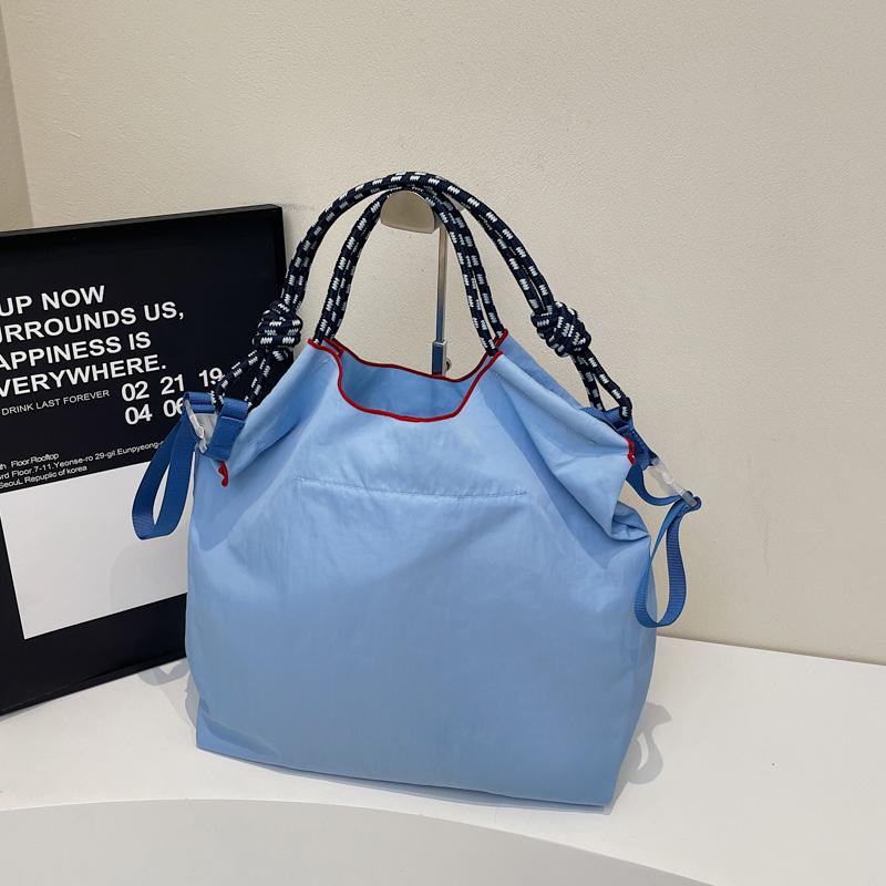 Ny damväska Lazy Ins Wind Japansk broderi Mode Joker Stor kapacitet Slitstark axelväska Pendlarbudväska.