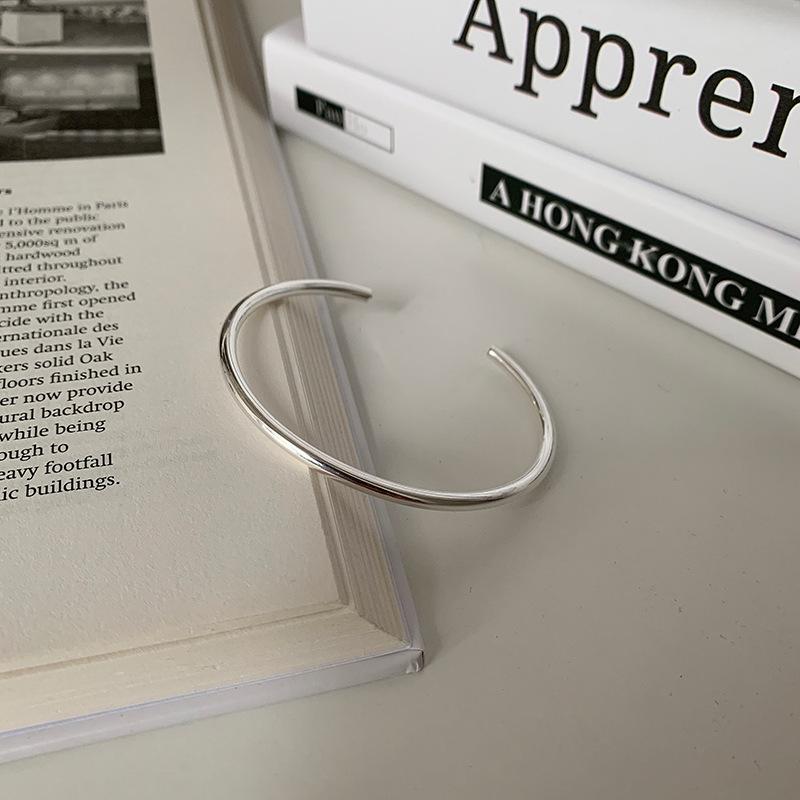 

Корейский минималистичный открытый серебряный браслет: Ювелирные изделия в стиле легкой роскоши, изысканные, в холодном стиле для женщин