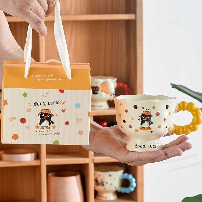 Hochwertige Cartoon-Keramiktasse Geschenk: Niedliches Mädchen-Design, Weihnachtssouvenir, Wasserbecher in Geschenkbox