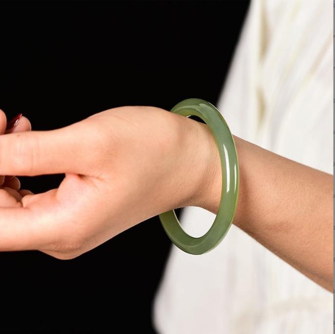 

Браслет из высококачественного нефрита Хэтянь, цвет озерно-зеленый: Внешняя Монголия Древний стиль, Отделка чистой водой, Изящный дизайн круглого плоского прутка