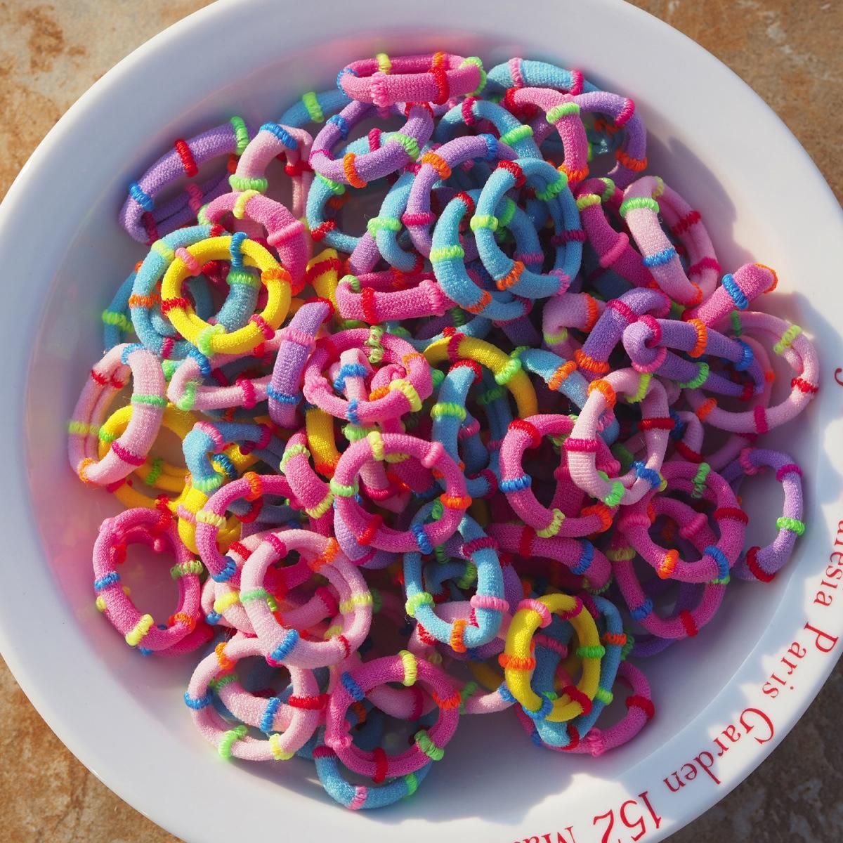 

50 шт./лот Красочная эластичная резинка для волос для детей, девочек, резиновая резинка, черные резинки для волос, жевательная резинка, мягкая нейлоновая веревка для головы, аксессуары для повязки на голову