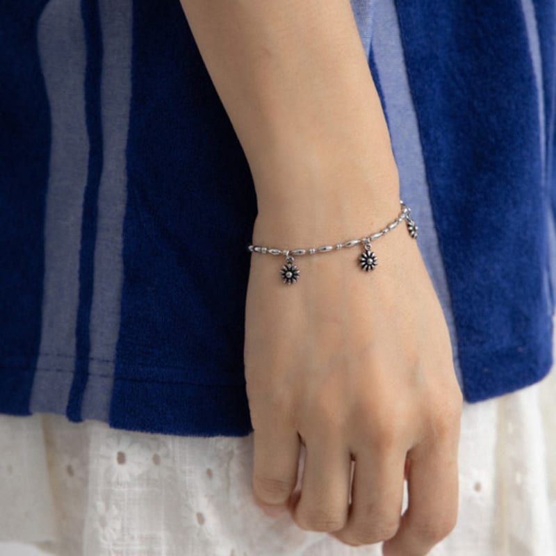 LingerPiece Daisy Flowers Bracelet/anklet