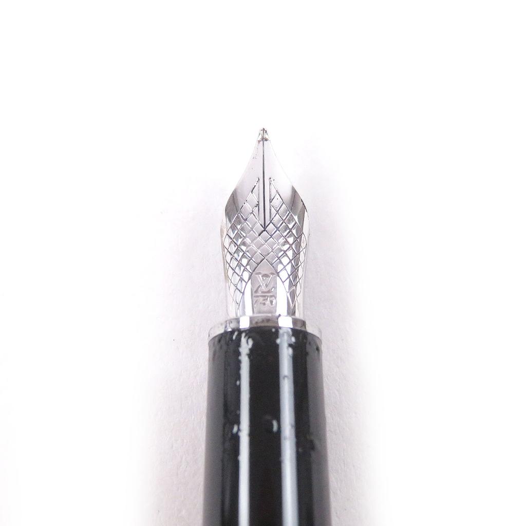 Very Good LOUIS VUITTON fountain pen Dock lacquer Cap type black 18K mens Used
