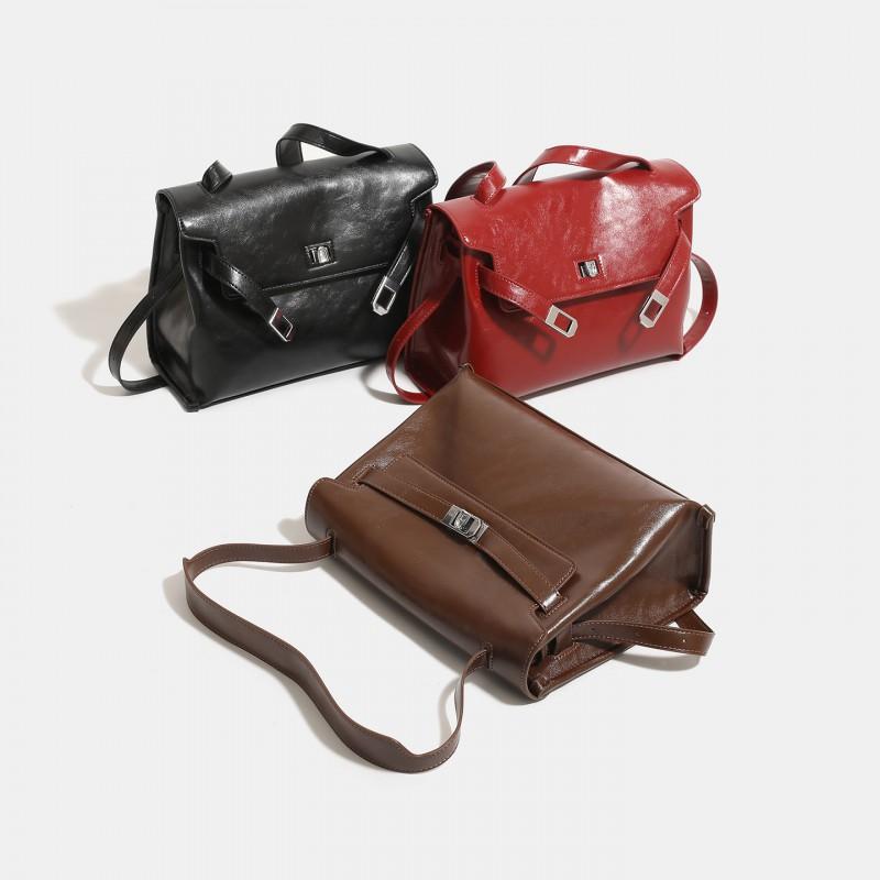 2025 Winter Minimalist Wax Leather Hobo Bag Women Spacious Messenger Style Shoulder With Lock Urban Chic Daily
