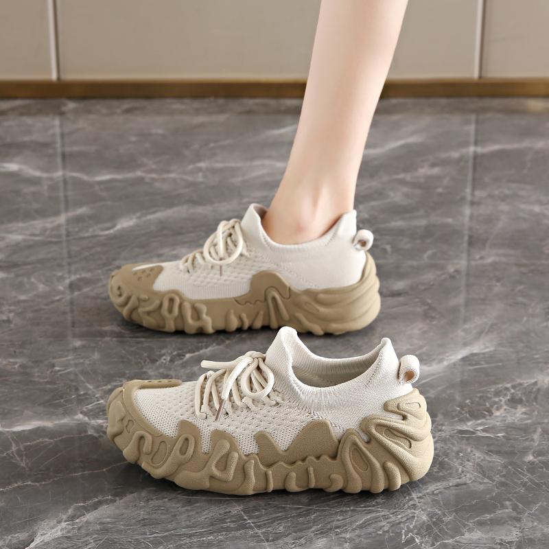 Spring and Summer New Flying Mesh Shoes Soft Sole Lightweight Sports Casual Shoes Anti-slip Wear Women Casual Shoes