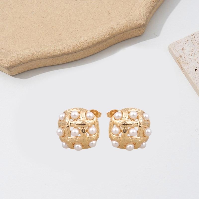 Elegant Metal Weave Stud Earring Jewelry Accessory for Women Featuring Gold Plated Sturdy Stainless Steel and Pearls