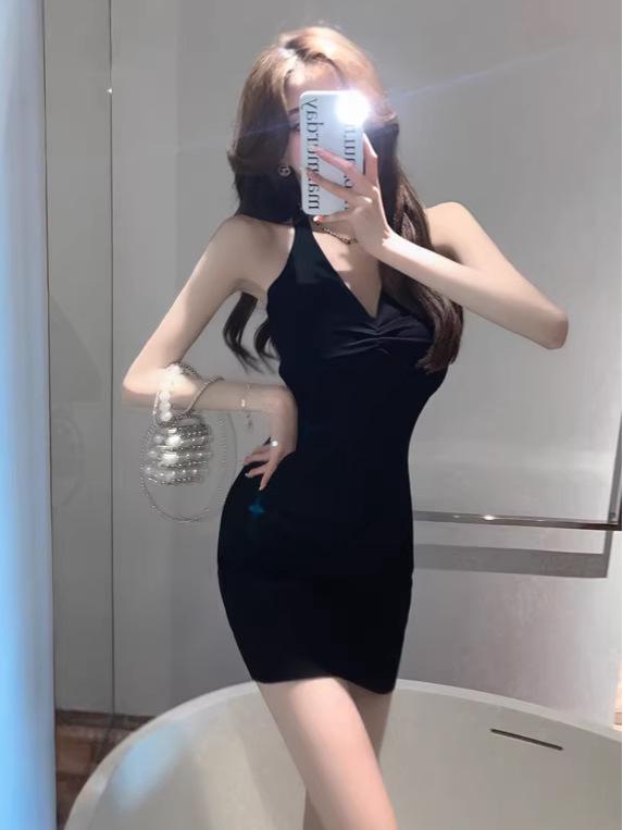 Trendy Off-Shoulder Sleeveless Halter Dress - Backless, Hip-Hugging Style for Summer