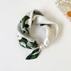 Scialle Semplice in Seta con Stampa Anacardi Piccola per Primavera ed Estate Collana Sottile di Perle Sciarpa Triangolare Magnetica Ciondolo Sciarpa in Seta Sciarpa con Ciondolo