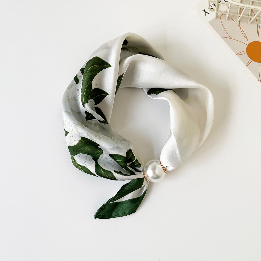 Scialle Semplice in Seta con Stampa Anacardi Piccola per Primavera ed Estate Collana Sottile di Perle Sciarpa Triangolare Magnetica Ciondolo Sciarpa in Seta Sciarpa con Ciondolo