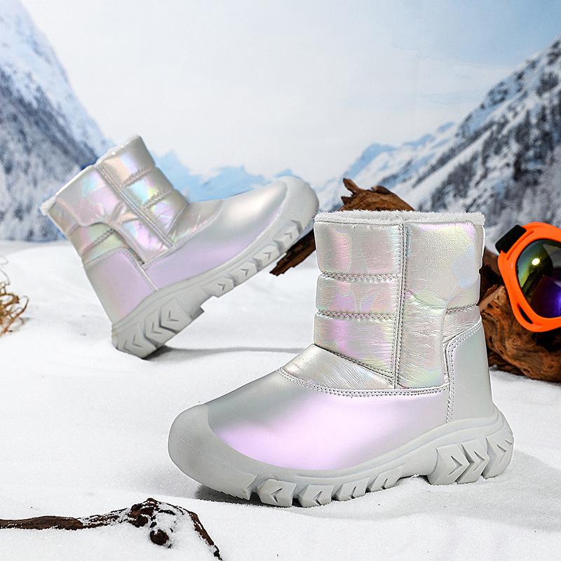 Rutschfeste Winterstiefel für Mädchen und Jungen – wasserdicht, samtgefüttert, hoher Schaft aus Leder.