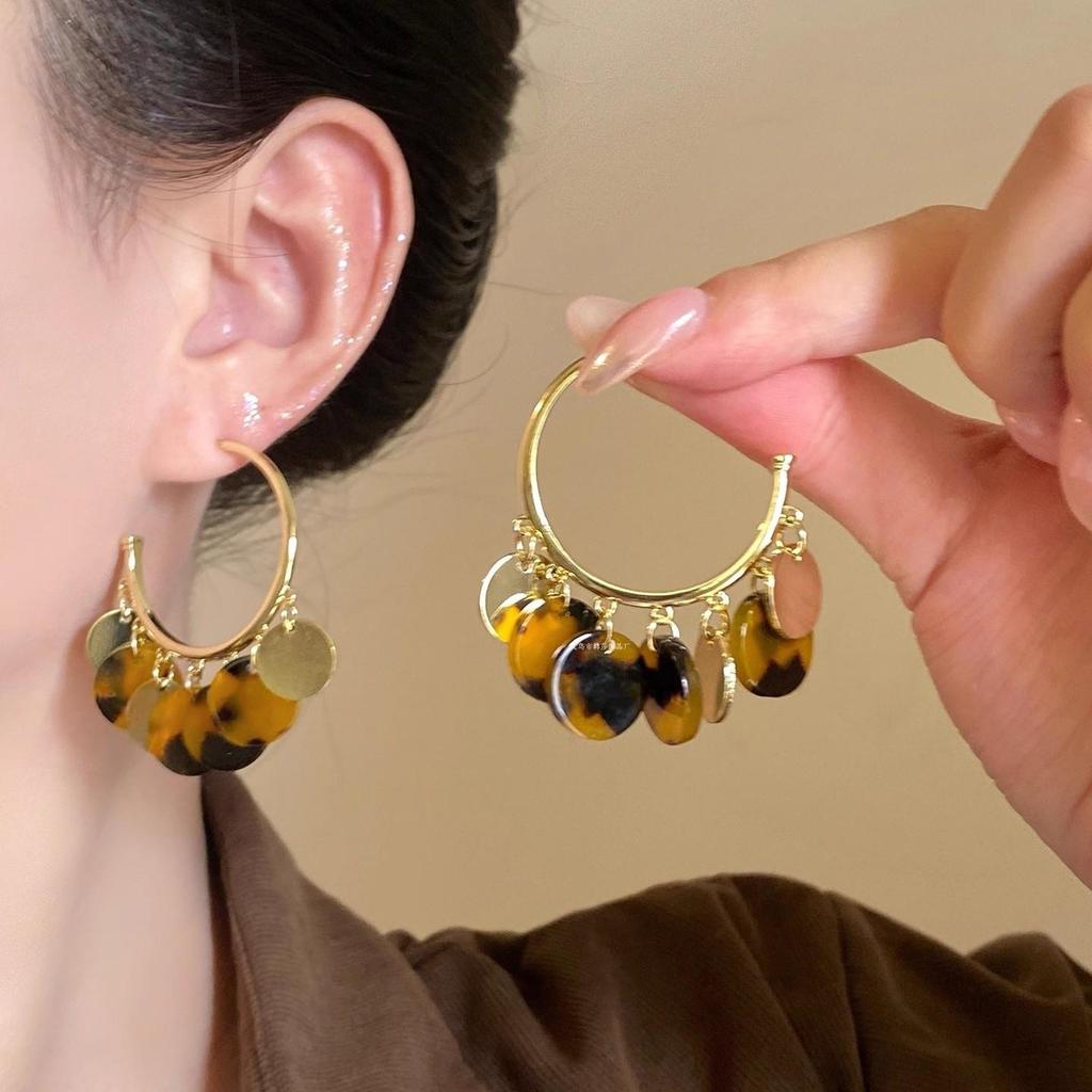Women's Leopard Print Round Flocked Hoops: Unique Autumn/Winter European Statement Earrings for a Smaller Face Look