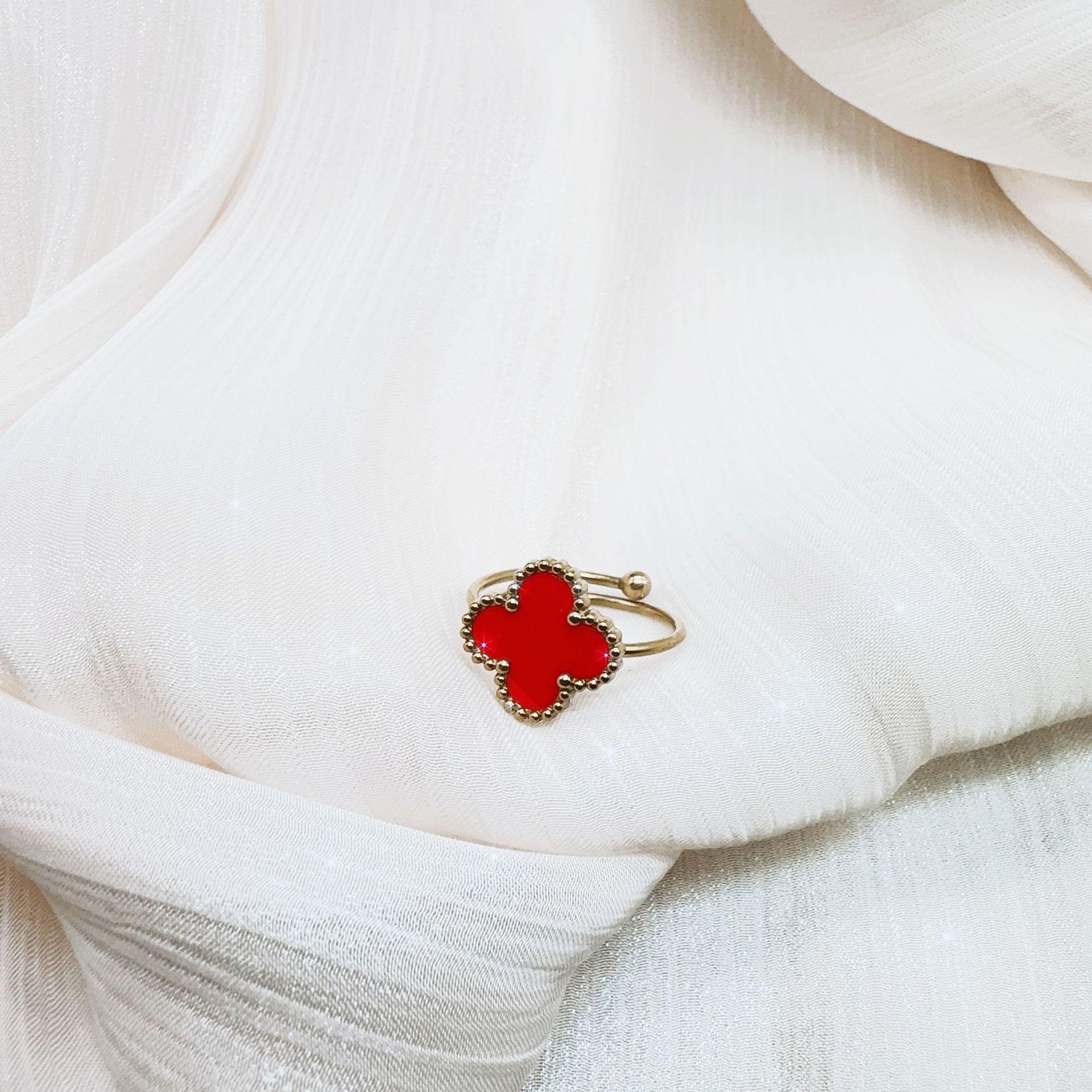 

Свежее и милое кольцо из титановой стали с клевером, женское невыцветающее позолоченное украшение