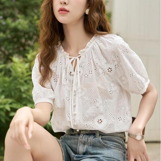 Mishow Dámská halenka 2023 Nová móda Elegantní Výšivka na dojíždění Sladké volánky Šněrovací Dámské pulovry MXC34C0019