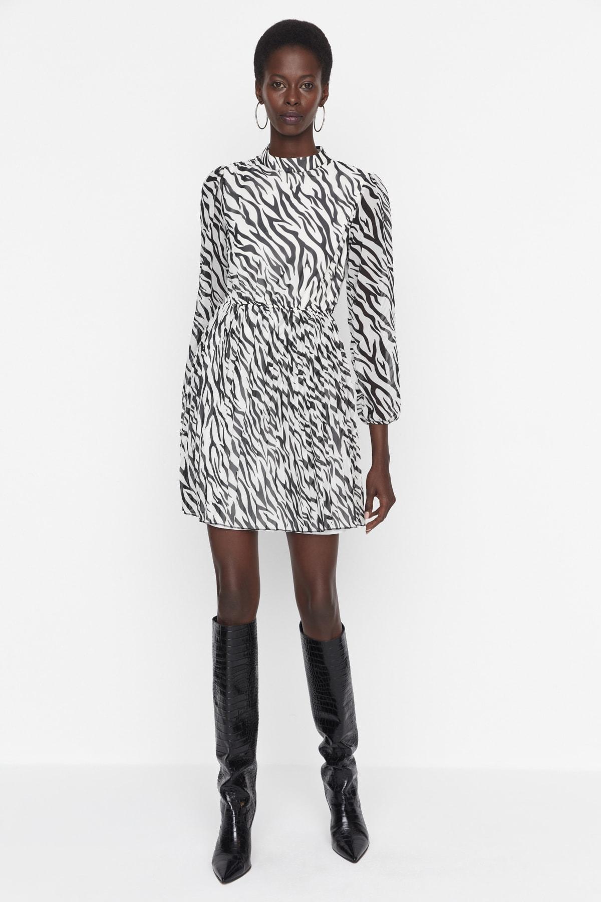 

Черное плиссированное платье TWOAW21EL1009..