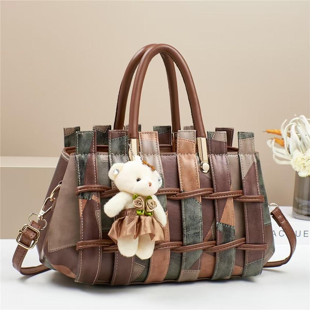 

Модная плетеная многоцветная сумочка с вместительным отделением и устойчивой к царапинам отделкой. Идеально подходит для прогулок, повседневного использования. коричневый