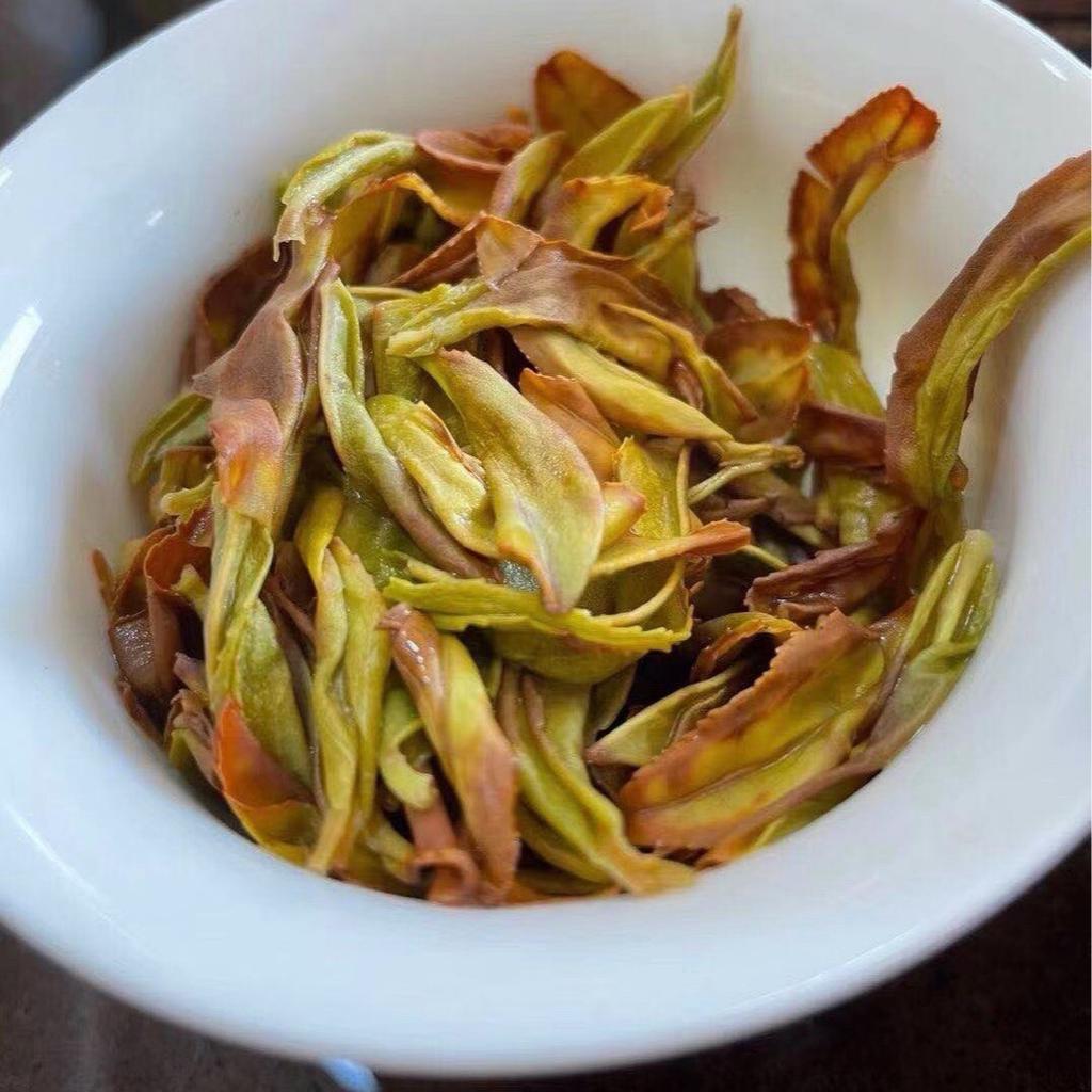 Wuyi Tea Dahongpao Tea Four Famous Fir Beauty Tea C. Sinensis Cv. Baijiguan Tea Handmade Carbon Baked Zhengyan C. Sinensis Cv. Baijiguan Tea