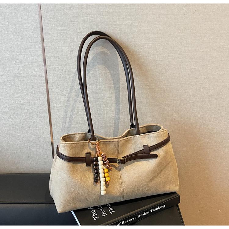 

Осень и зима ретро замша большая вместимость 2025 новая высококачественная деловая на плечо портативная сумка-тоут сумка под мышкой хаки