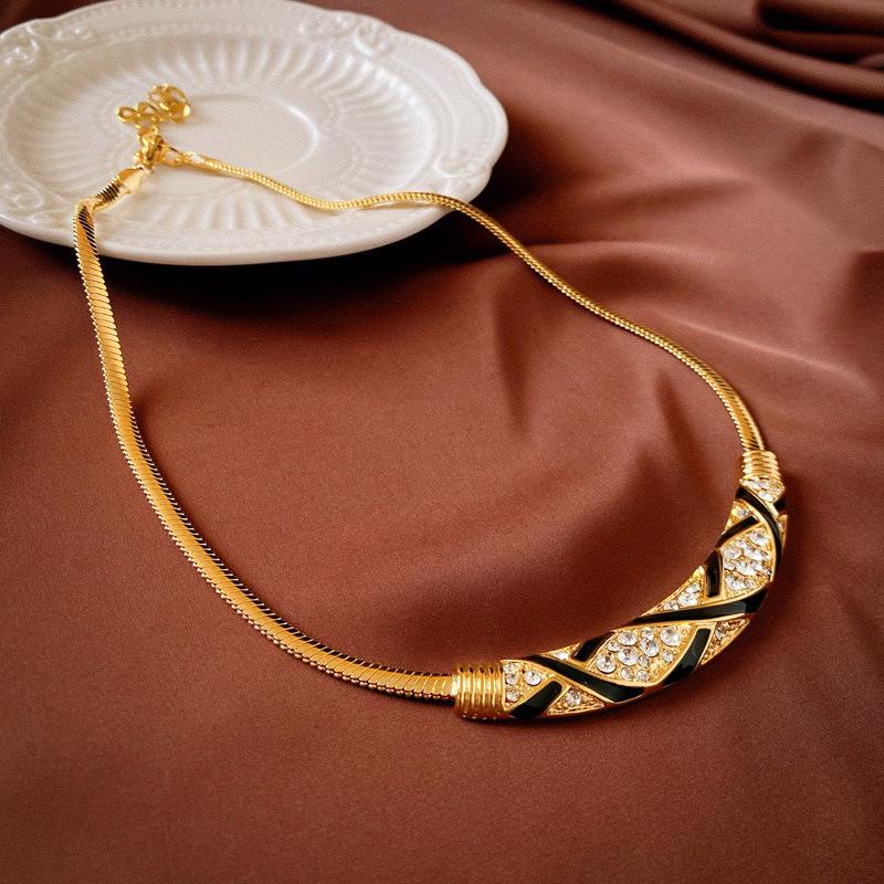 Vintage Retro Court-Style Clavicle Necklace for Women