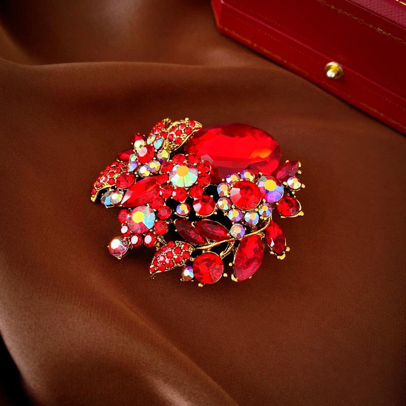 

Вінтажні Жіночі Чоловічі Палацові Розкішні Кришталеві Хрест Метелик Значки Брошки Ретро Бароко Класичні Дамські Банкетні Шпильки для Сукні Ювелірні Вироби