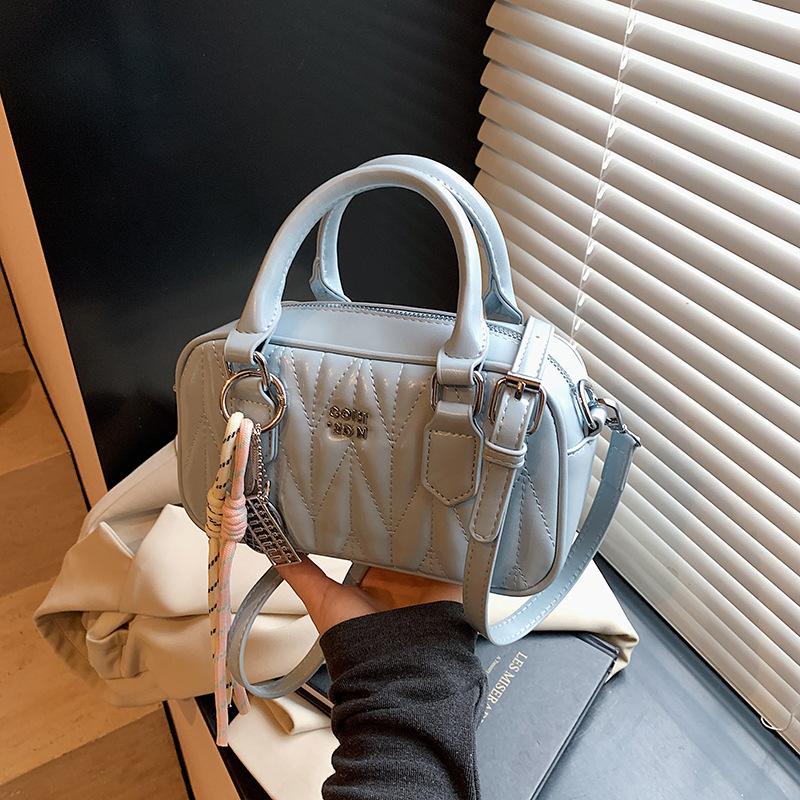 Niche popular portable pillow bag women's spring and summer new messenger bag fashion versatile shoulder bag women