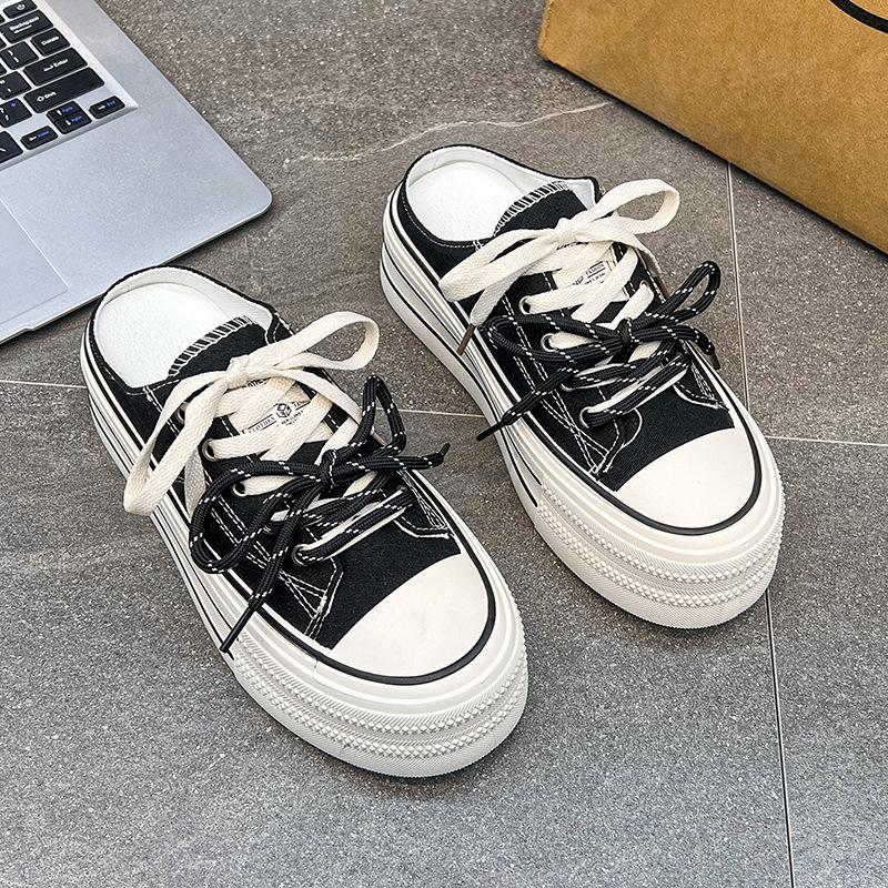 Thick-soled bag head with one foot on little white shoes 2025 new small muffin board shoes canvas half slippers women's summer outer wear