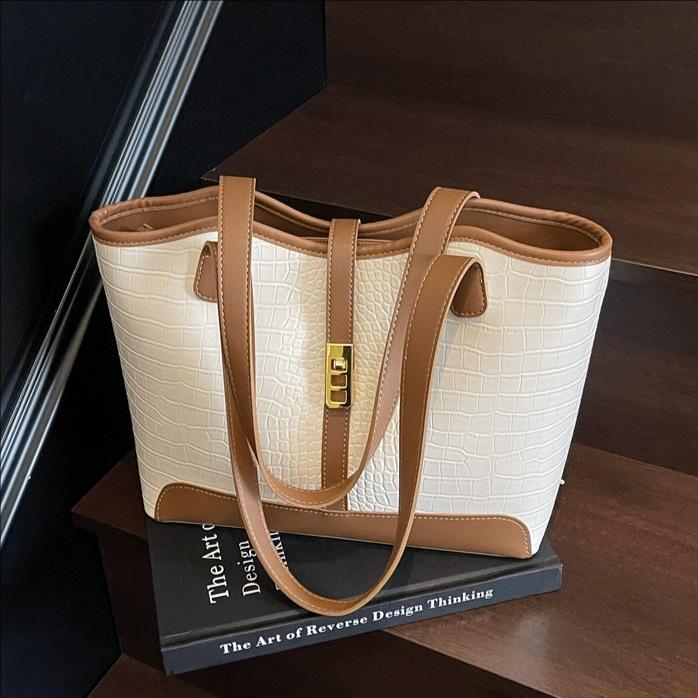 Large Capacity Portable Tote Bag Women's New Contrasting Color Fashion Commuter Shoulder Armpit Bag