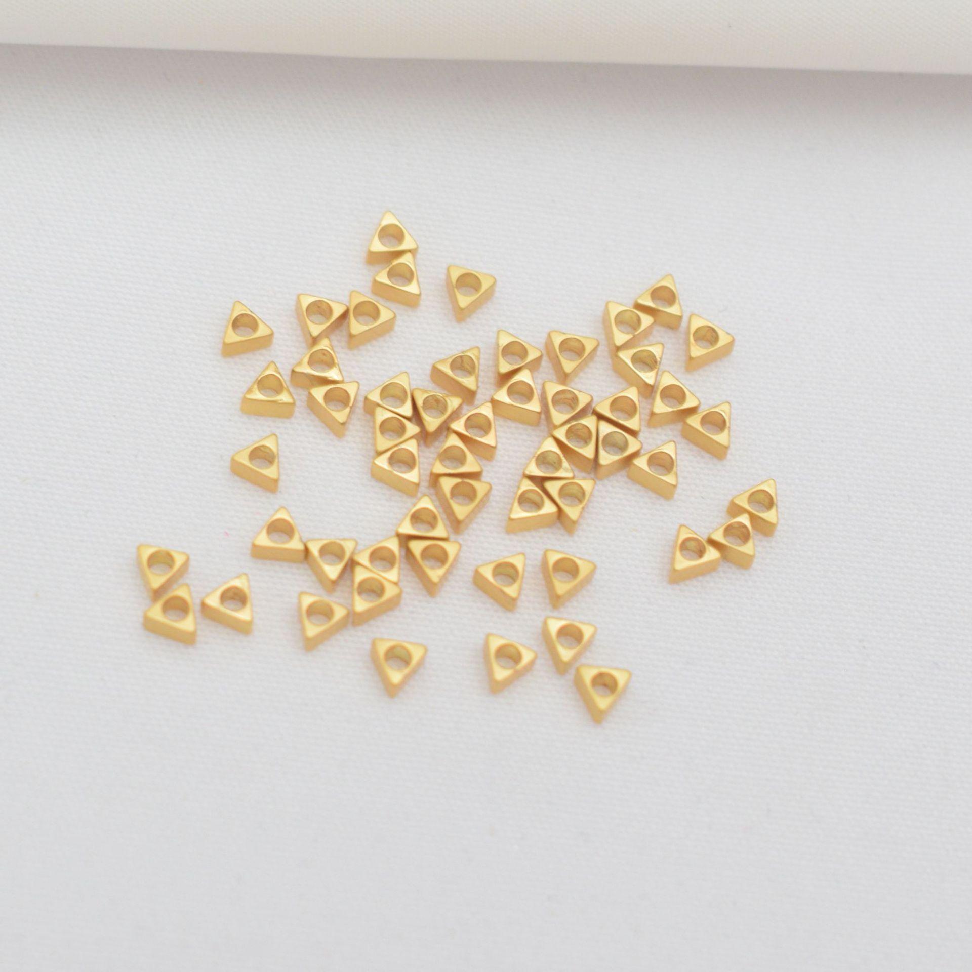 

100pcs 18K Gold-Wrapped Color-Preserving Small Broken Gold Loose Beads 14K Gold-Wrapped Triangular Beads Diy Braided Rope Bracelet Broken Silver Beads