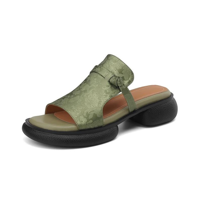 Niche open-toed cool slippers for women to wear summer comfortable and lightweight muffin-bottom beach shoes