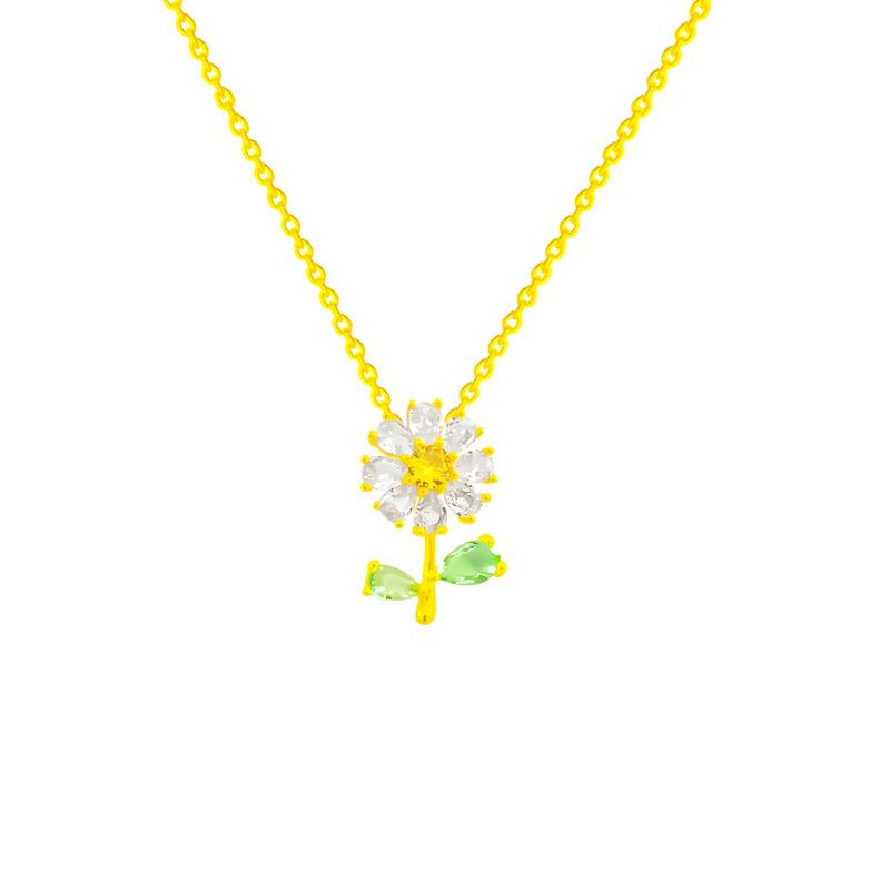 Korean Zircon Flower Pendant Titanium Necklace: Elegant, Retro, and Luxurious Women's Clavicle Chain