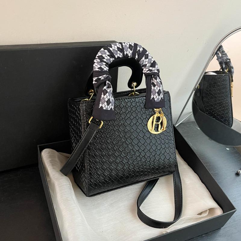 

Small square bag women s new shoulder messenger bag handbag woven belt silk scarf Princess Diana bag чёрный