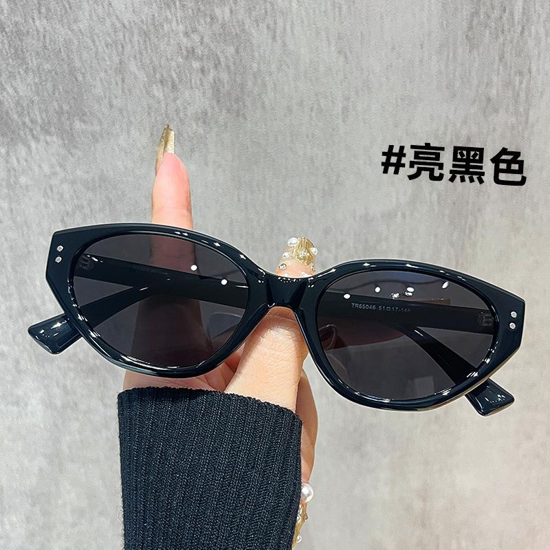 Korean version of trendy cat eye sunglasses UV protection 2026 new polarized small frame sunglasses square round face glasses to take pictures