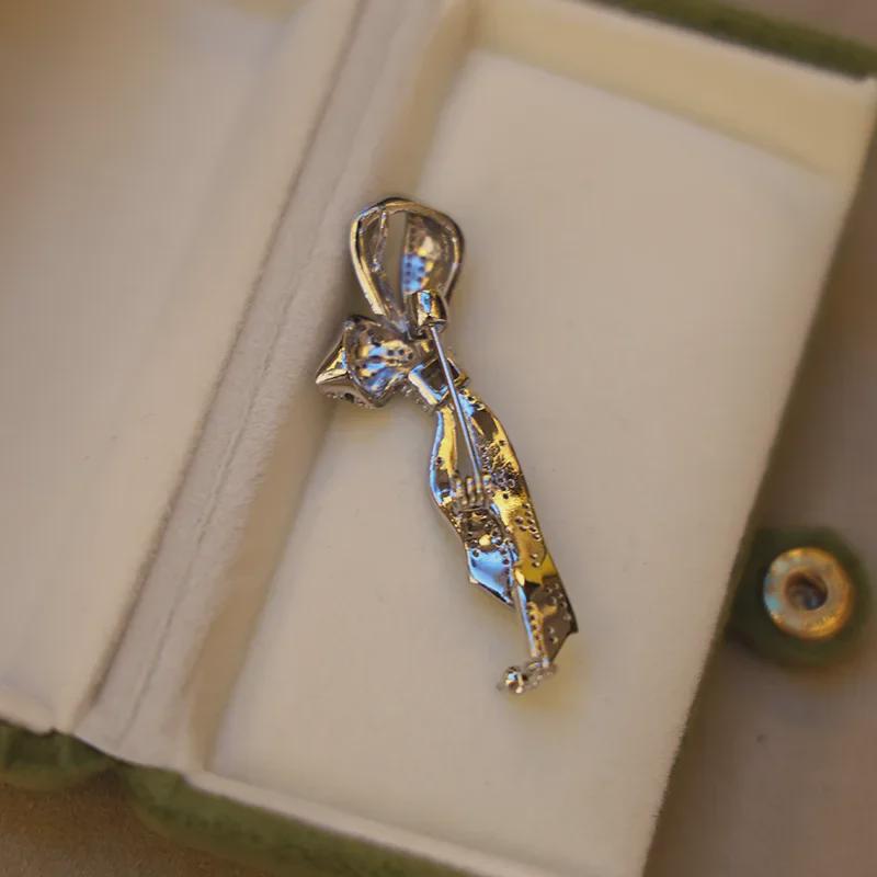 Gold-Plated Cloud Knot Brooch with Zircon and Pearl