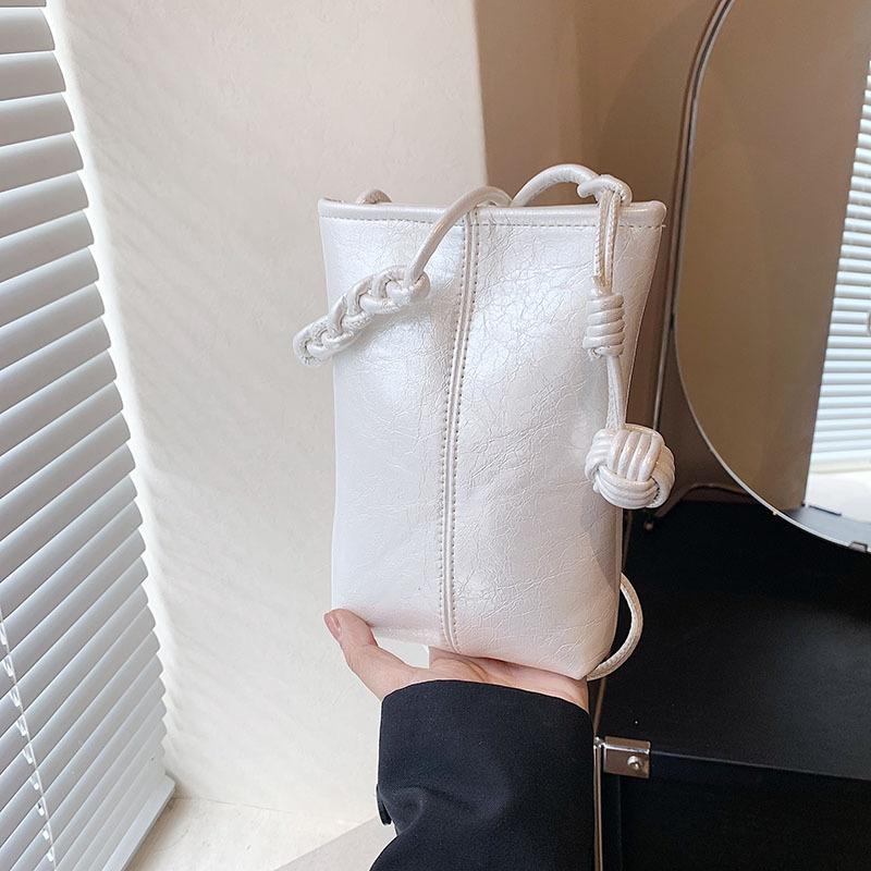 New casual messenger mobile phone bag simple and fashionable silver shoulder bag women's high-end mini bag