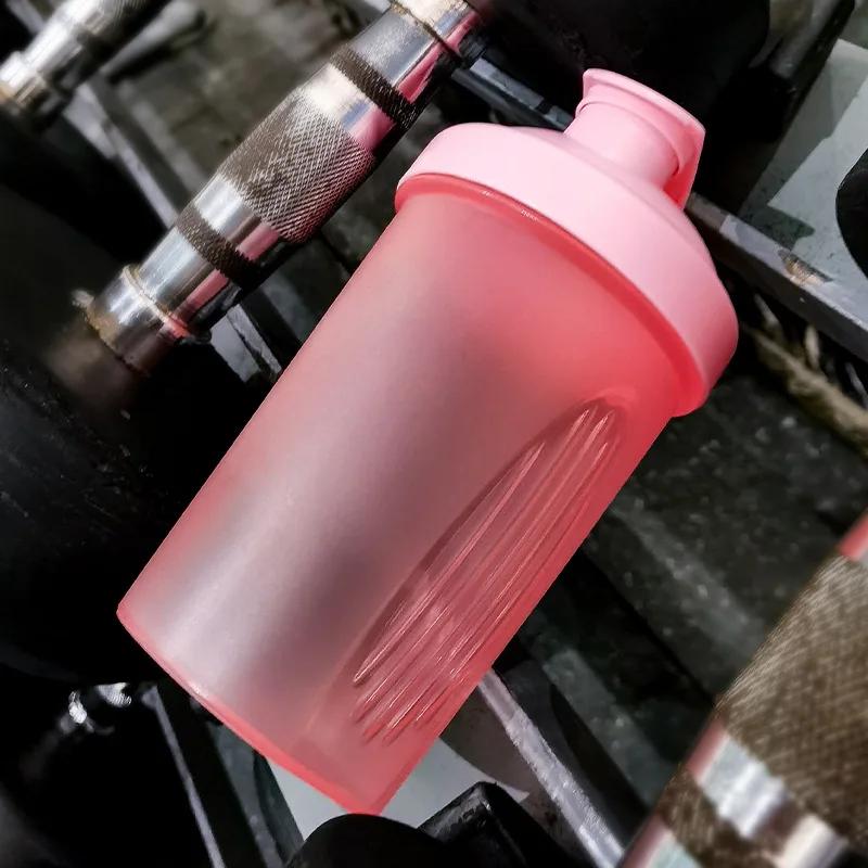 400ml Přenosný Plastový Kelímek na Nápoje Šejkrové Lahve Sportovní Kelímky na Vodu Láhev na Míchání Syrovátkového Proteinového Prášku Fitness Gym Šejkr Venkovní