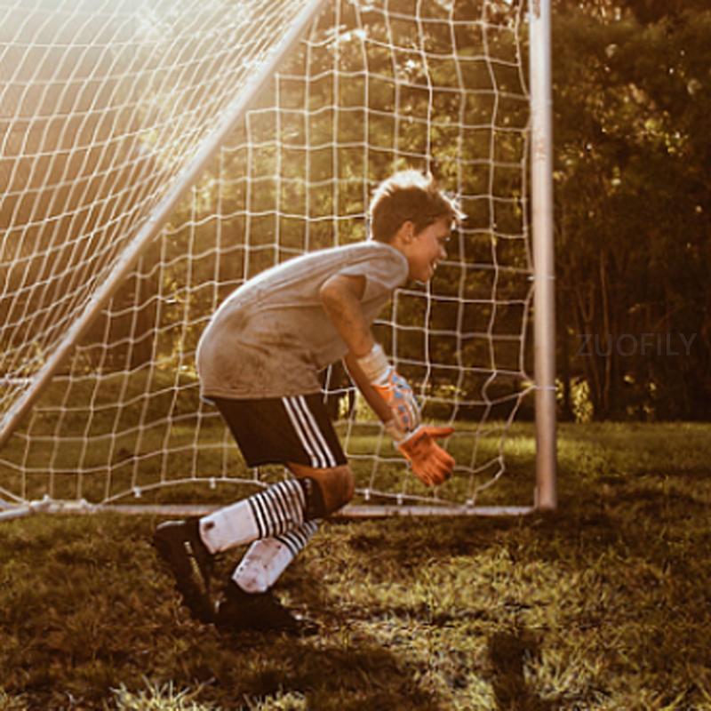 Childs Professional Goalkeeper Gloves Kids Football Latex Thickened Protection Goalkeeper Gloves Soccer Goalie Non-slip Gloves