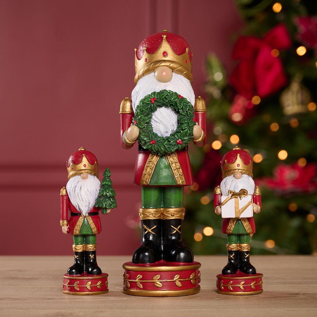Santa Nutcracker With Wreath 29cm