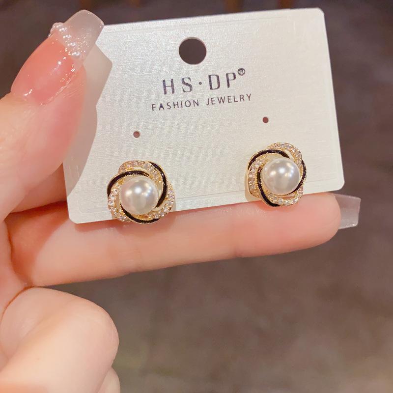 Women's Summer Exquisite Fashion Small Versatile Earrings