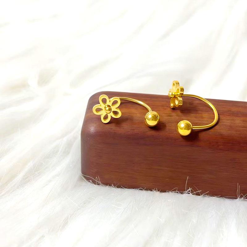 Elegant U-Shaped Black Titanium Four-Leaf Clover Flower Stud Earrings for Women