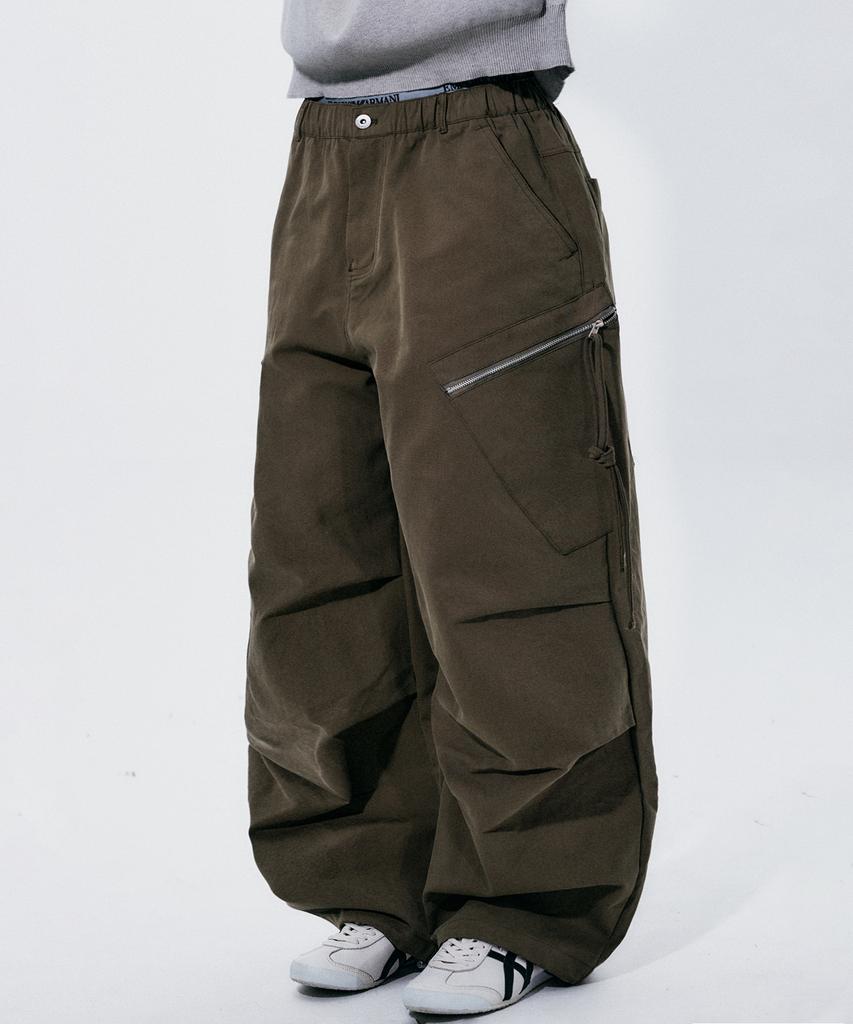 SOMEPLACE MAN Plain Diagonal Zipper Pocket Strap Parachute Wide Pants_2 Colors