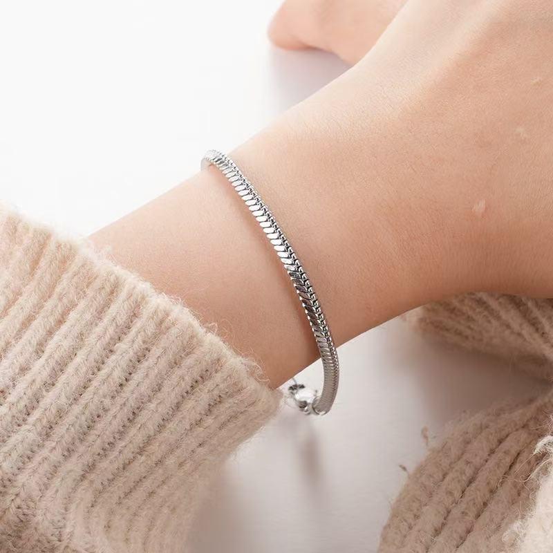 European & American Fashion Snake Bone Bracelet - Unique, Non-Fading, High-End Jewelry Gift for Women