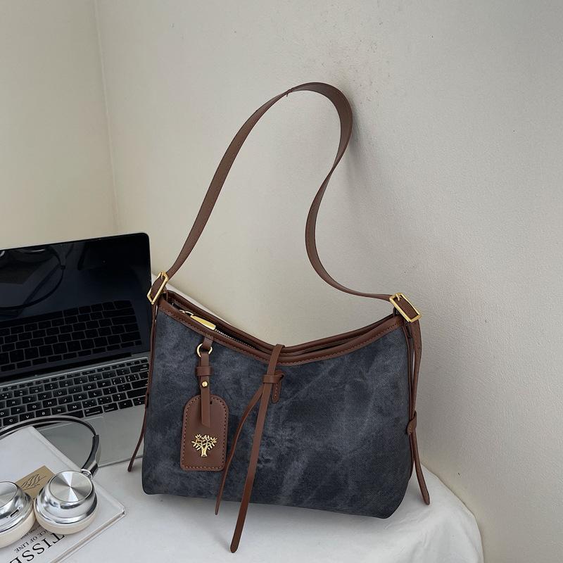 

Summer Bag Large-capacity Casual Bag Light Luxury Niche Crossbody Bag Stylish Commuter Tote Bag small чорний