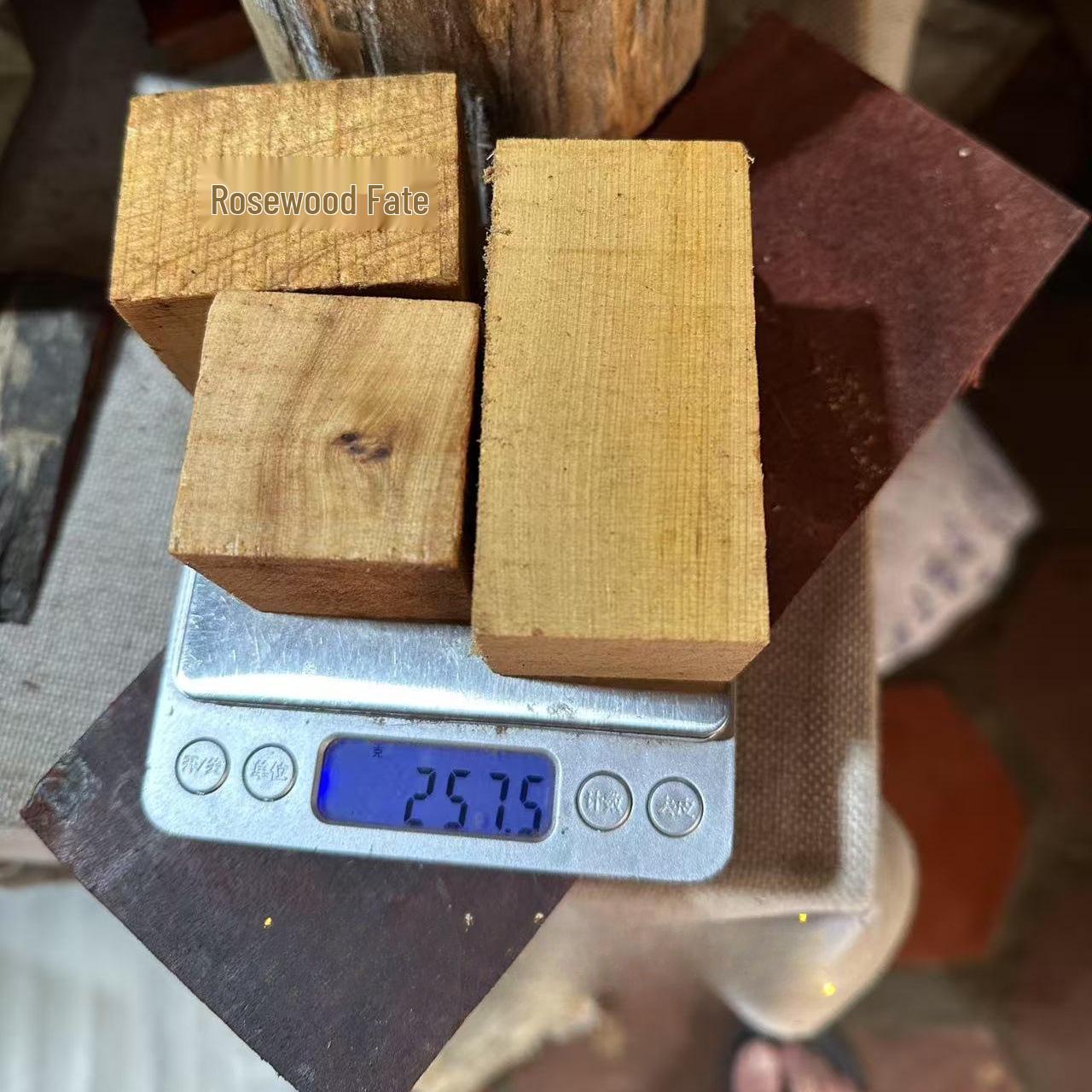 Taihang Cliff Cypress and Rosewood Aromatic Handheld Root Carving