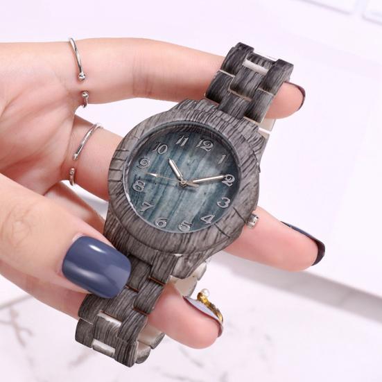 Reloj de pulsera de cuarzo analógico con banda de resina y números árabes con esfera redonda de grano de madera para mujer