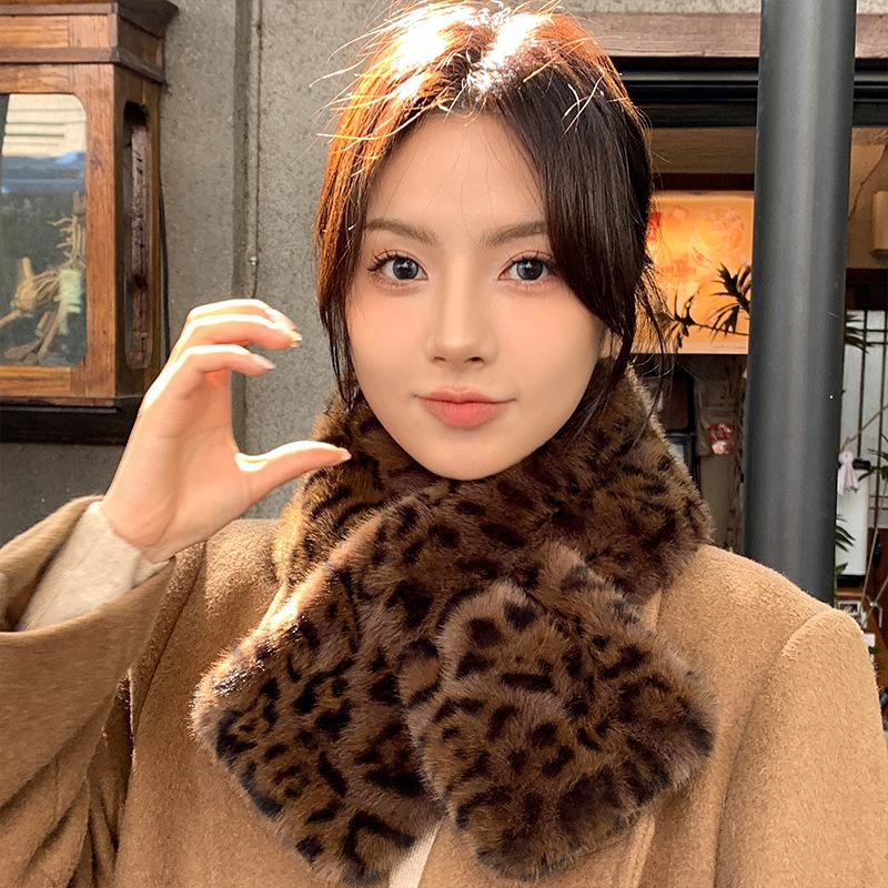 Retro Thicken Warm Leopard Print Scarf For Women Windproof Faux Fur Scarf Soft Faux Collar Cross Scarf Winter Scarf Neck Wrap