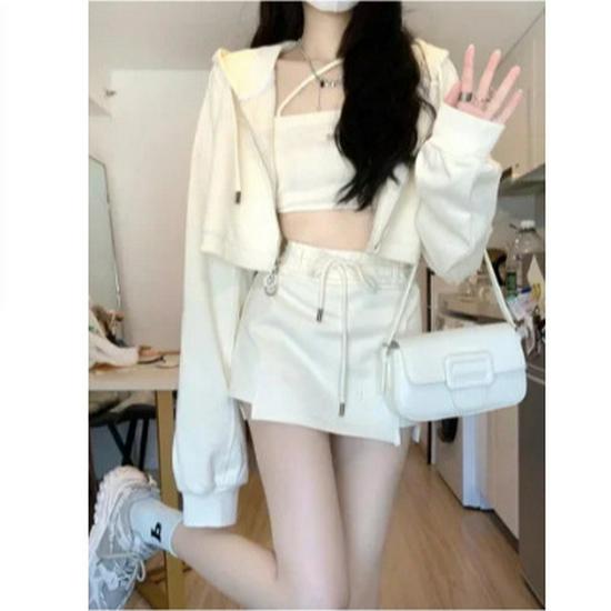 

Шикарный весенний комплект из 3 предметов: Комплект из свитера с капюшоном, топа на бретелях и юбки для женщин Small абрикосовый