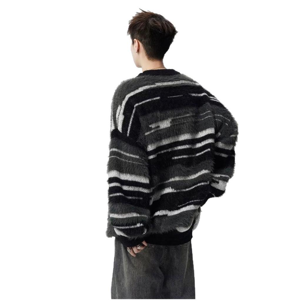 Herrhöstens/vinterns färgrandiga löst stickade tröja